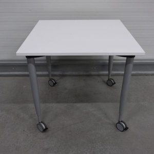 Kinnarps adjustable table with wheels - 80x80xH66-75 cm, ST3877