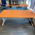 Adjustable desk with screw and cable management - 180x90xH62-84 cm, ST6651