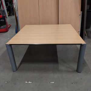 Ahrend Mehes – Conference table – 160x160xH74 cm, ST7346