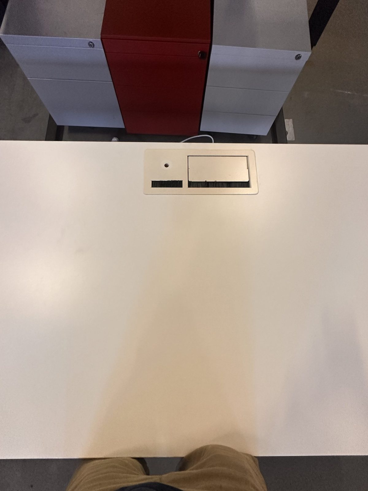 Adjustable desk with crank, power socket and cable management – 180x80xH64-92 cm, ST02488 - Image 3