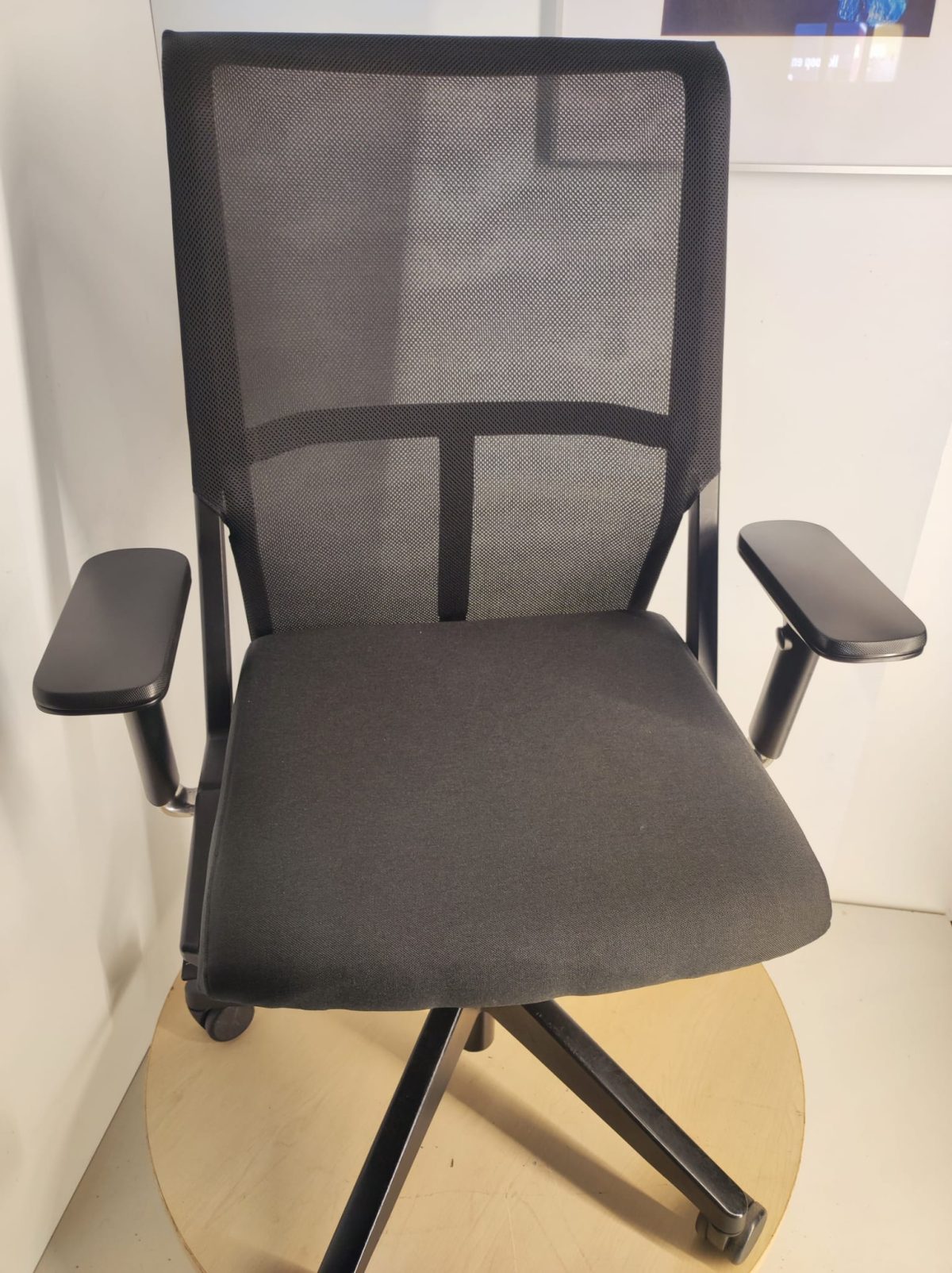 Haworth D5975 – Ergonomic chair with NEW FABRIC, ST02595 - Image 4