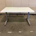 Scharf – Adjustable desk refurbished with screw and cable management ( the top is NEW ) – 140x80xH64-84 cm, ST03225