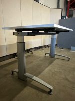 Scharf – Adjustable desk refurbished with screw and cable management ( the top is NEW ) – 140x80xH64-84 cm, ST03225 - Image 7