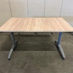 Scharf – Adjustable desk refurbished with screw and cable management ( the top is NEW ) – 140x80xH64-84 cm, ST03221
