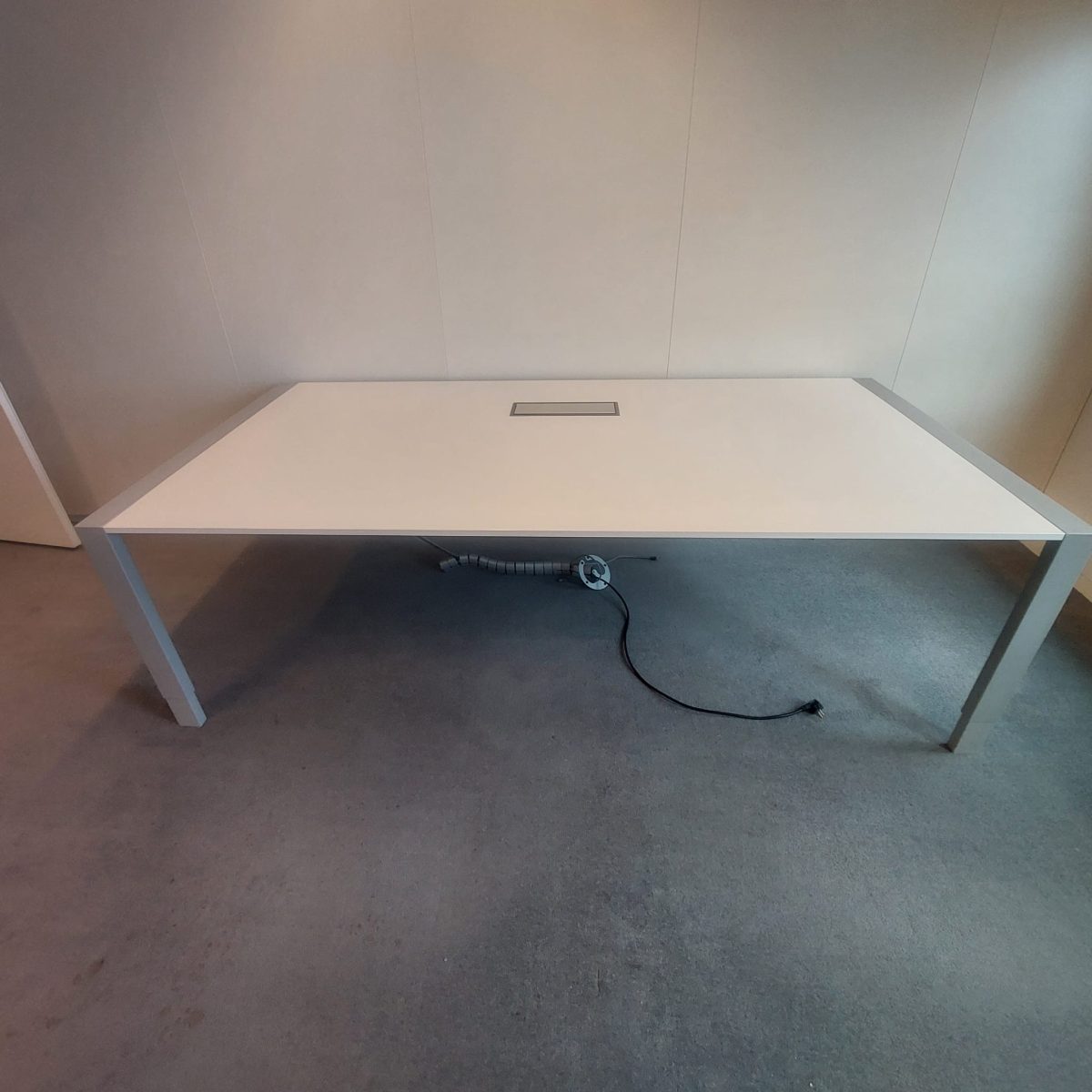 Ahrend - Adjustable conference table with screw, cable management and power socket – 240x120xH62-84 cm, ST03314 - Image 2