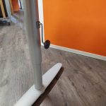 Kinnarps - Adjustable desk with crank and cable management – 180x90xH62-82 cm, ST03394 - Image 9