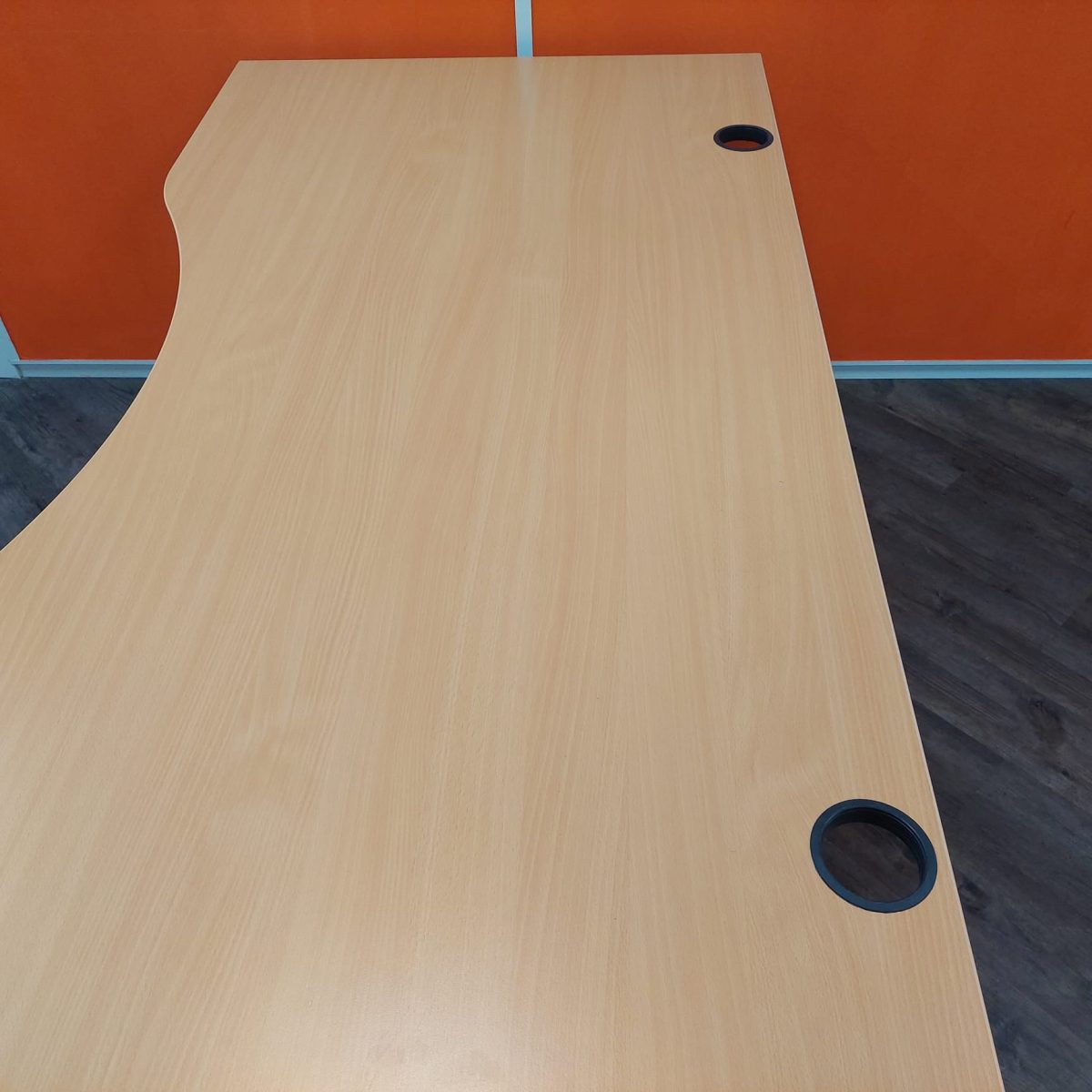 Kinnarps - Adjustable desk with crank and cable management – 180x90xH62-82 cm, ST03394 - Image 6