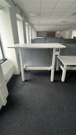 Adjustable electric sit-stand duo-desk with cable management and divider – 140x80xH65-130 cm, ST03513 - Image 4