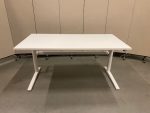 Palmberg - Adjustable desk refurbished with crank and cable management ( the top is NEW ) - 160x80xH64-84 cm, ST03643
