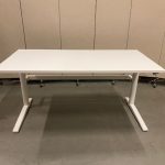 Palmberg - Adjustable desk refurbished with crank and cable management ( the top is NEW ) - 160x80xH64-84 cm, ST03643