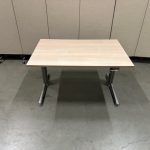 Aspa – Adjustable desk with crank and cable management – H62-84 cm, ST03722