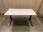 Vepa – Adjustable desk refurbished with crank and cable management ( the top is NEW ) – 140x80xH64-84 cm, ST03904