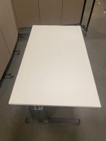 Vepa – Adjustable desk refurbished with crank and cable management ( the top is NEW ) – 140x80xH64-84 cm, ST03904 - Image 8