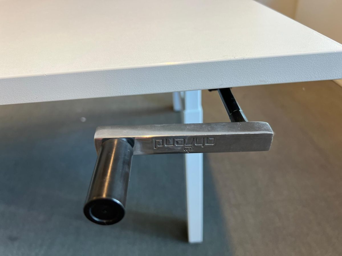 Ahrend - Adjustable duo-desk with crank, cable management, socket, monitor arm and divider - 160x80xH62-84 cm, ST04073 - Image 15