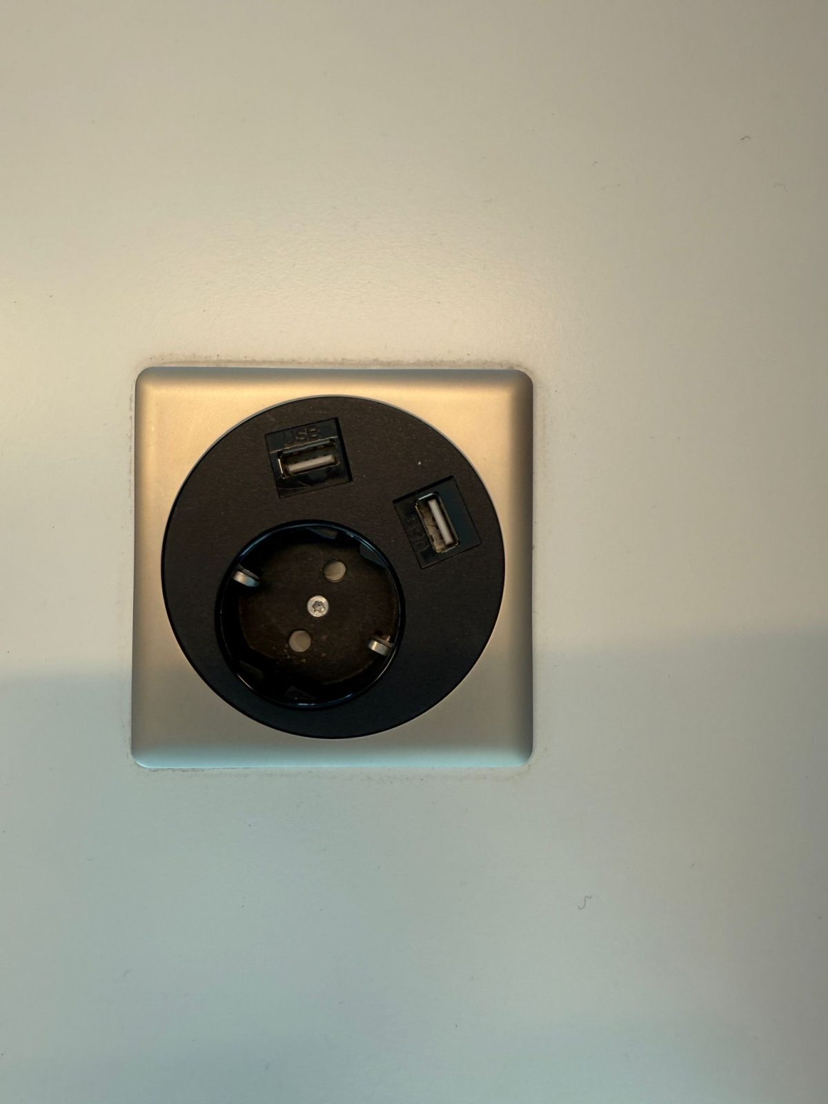 Vepa - Adjustable electric sit-sit duo-desk with cable management, socket, divider - 180x80xH64-89 cm, ST04156 - Image 4