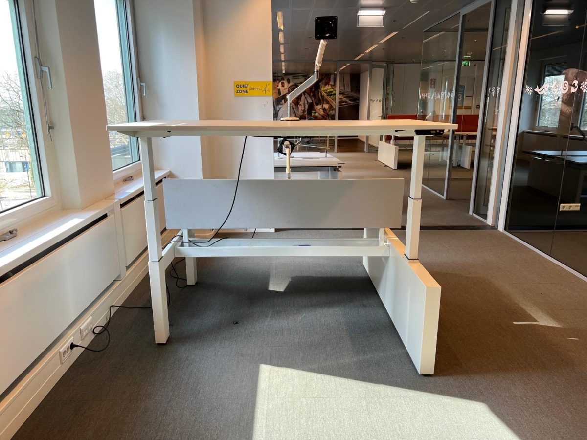 Ahrend - Sit-stand Duo Desk adjustable electric with monitor arm, acoustic panel and socket - 160x80xH62-130 cm, ST04074 - Image 8