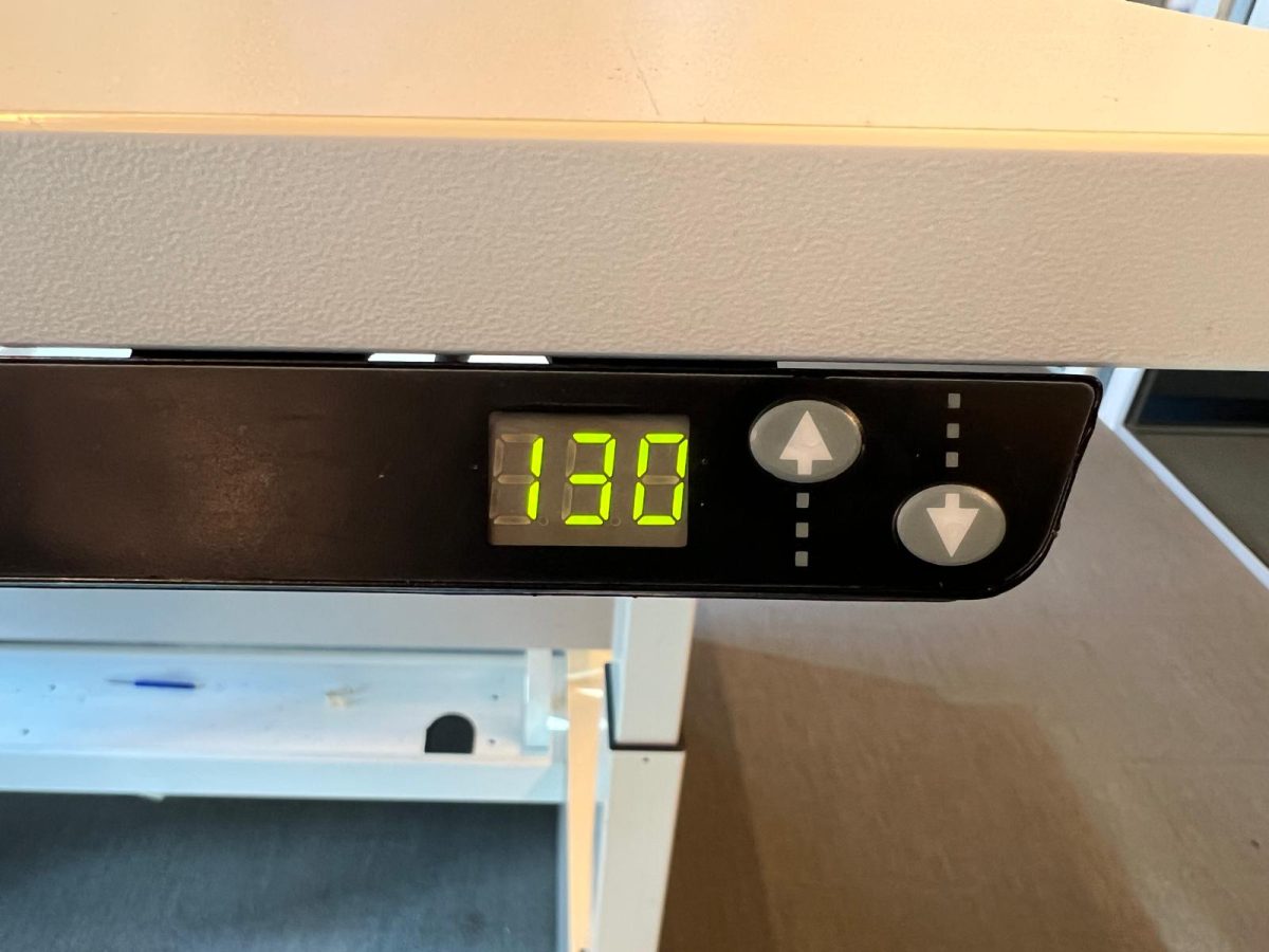 Ahrend - Sit-stand Duo Desk adjustable electric with monitor arm, acoustic panel and socket - 160x80xH62-130 cm, ST04074 - Image 16