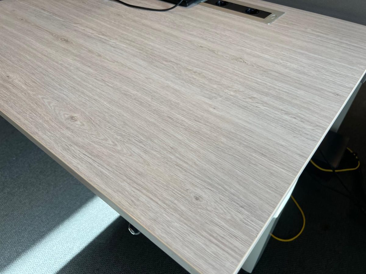 Ahrend - Adjustable Duo desk with crank with monitor arm, acoustic panel and socket - 160x80xH62-84 cm, ST04095 ( without monitor) - Image 12