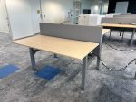 Kinnarps - Electric adjustable Sit-stand Duo desk with clable management and divider - 160x80xH62-128 cm, ST04234