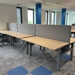 SET - 3 x Kinnarps – Electric adjustable Sit-stand Duo desk with clable management and divider – 160x80xH62-128 cm, ST04235