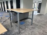 Kinnarps - Electric adjustable Sit-stand Duo desk with clable management and divider - 160x80xH62-128 cm, ST04234 - Image 8