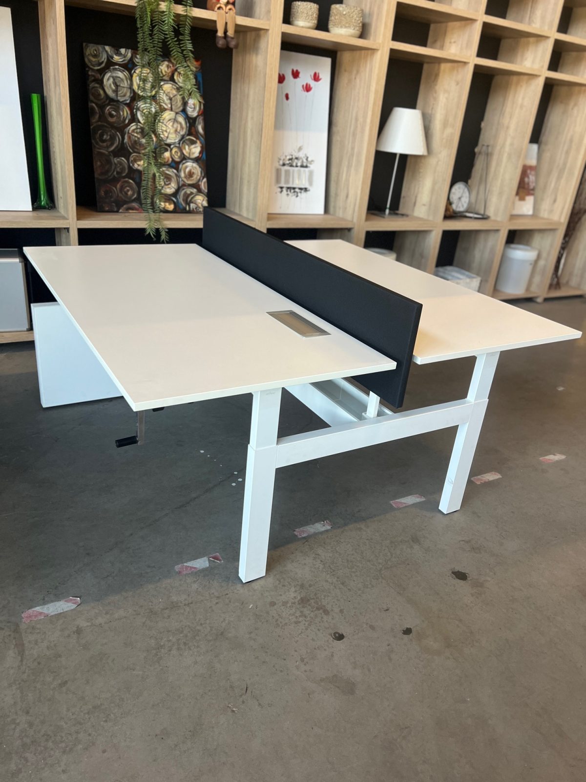 Ahrend – Adjustable duo-desk with crank, acoustic panel ( NEW FABRIC), cable management and power socket – 160x80xH62-86 cm, ST04330 - Image 2