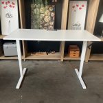 Adjustable sit-stand desk with crank and power socket – 160x80xH64-107 cm, ST04284