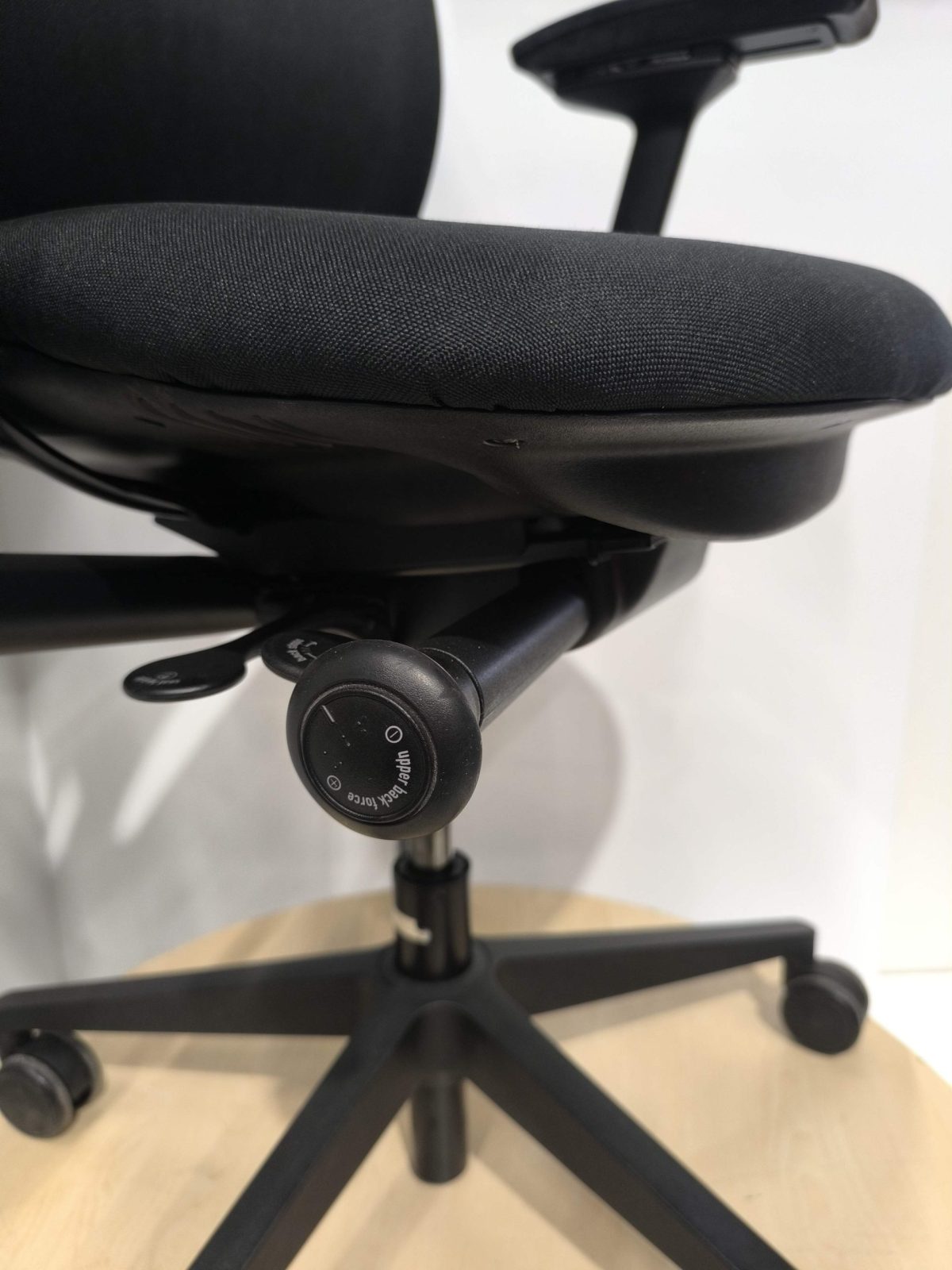 Steelcase Leap – Ergonomic chair with NEW FABRIC, ST04287 - Image 8