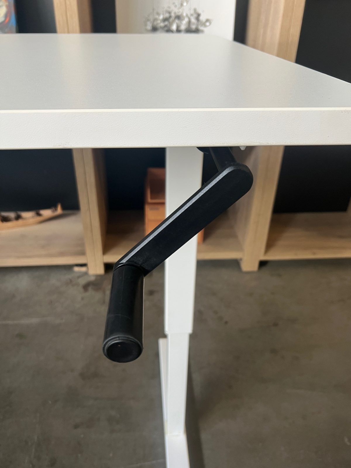 Adjustable sit-stand desk with crank and power socket – 160x80xH64-107 cm, ST04284 - Image 6