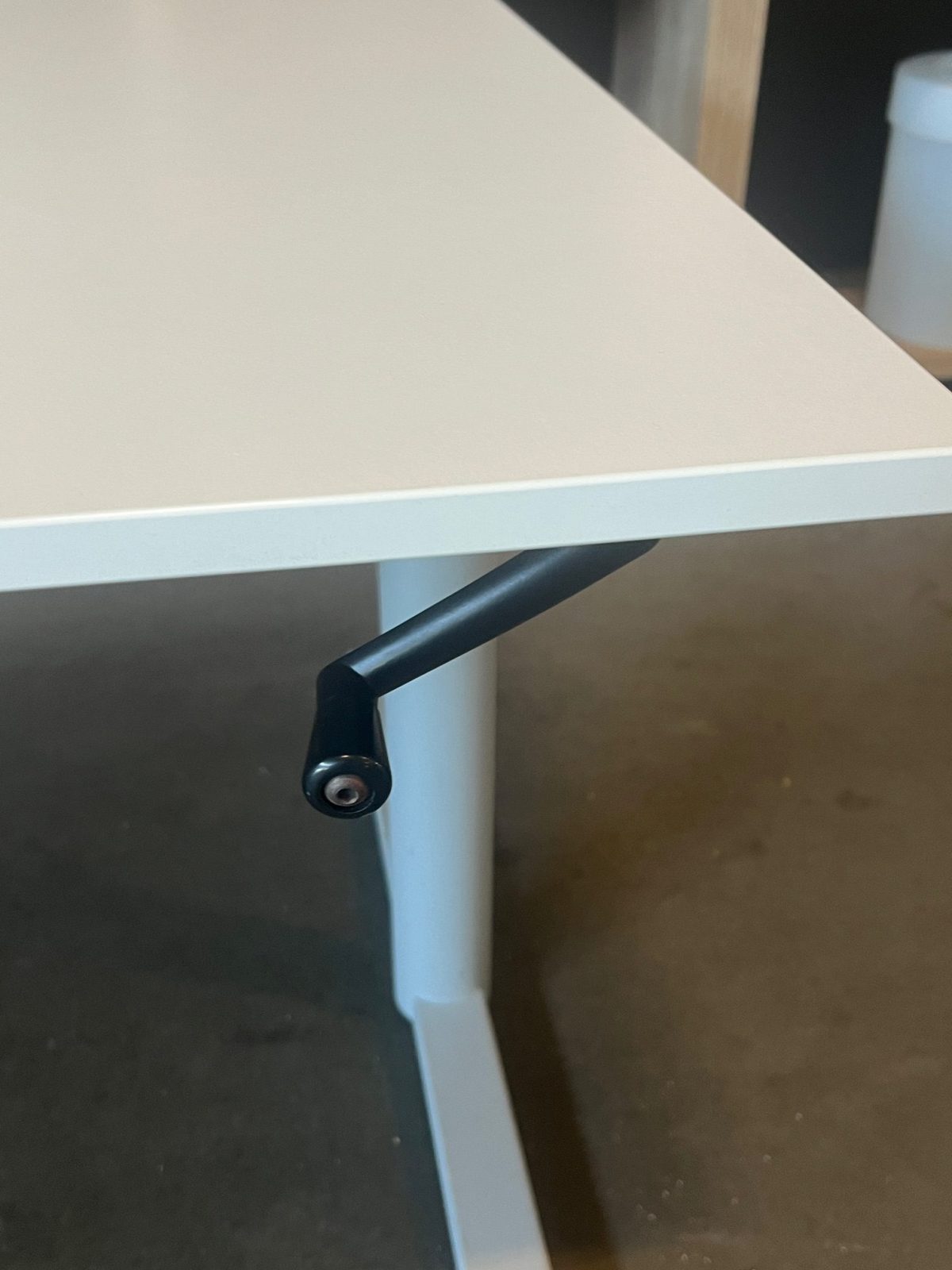 Gispen TM – Adjustable desk with crank and cable management – 200x120xH62-86 cm, ST04323 - Image 10