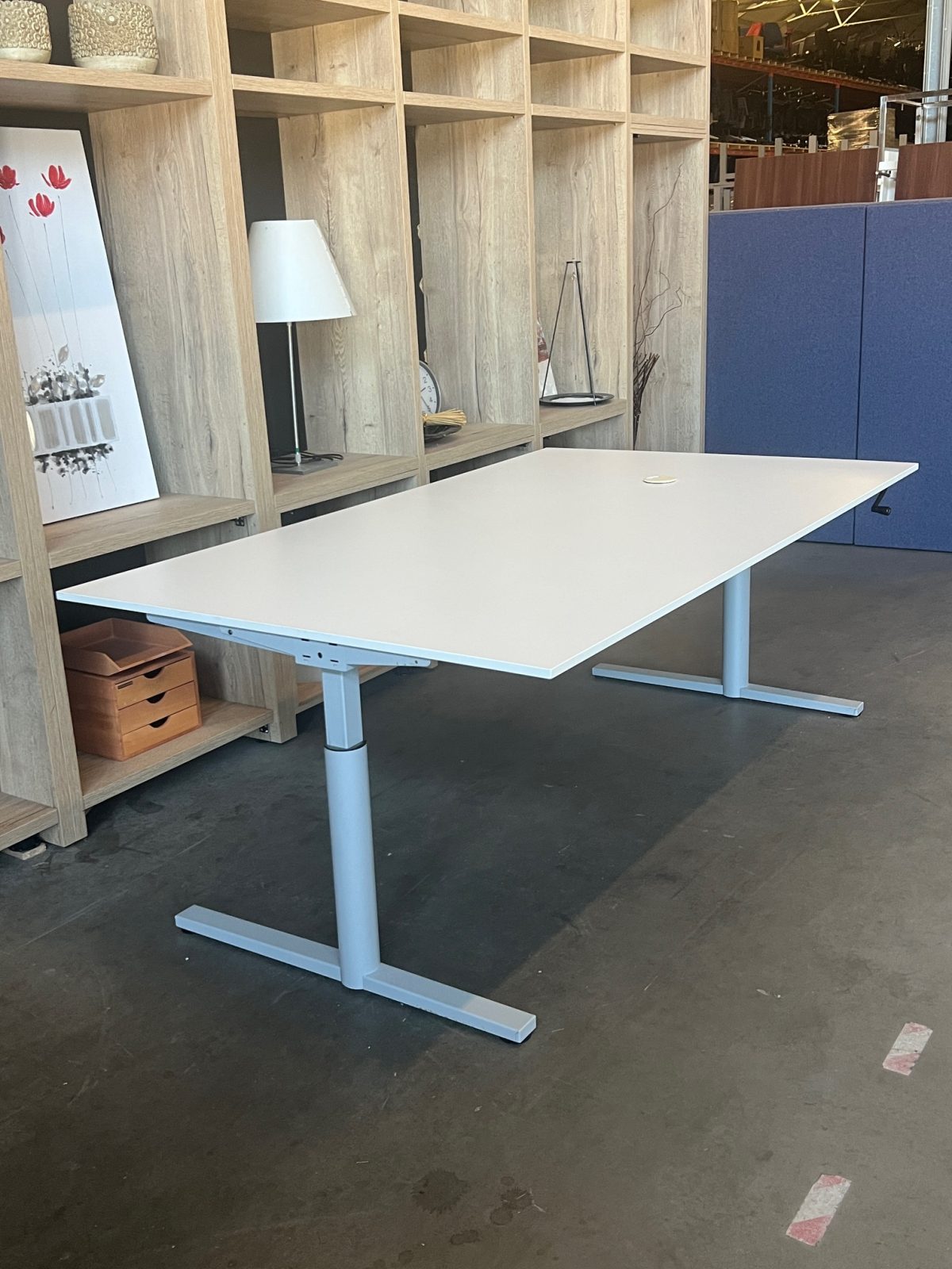 Gispen TM – Adjustable desk with crank and cable management – 200x120xH62-86 cm, ST04323 - Image 8