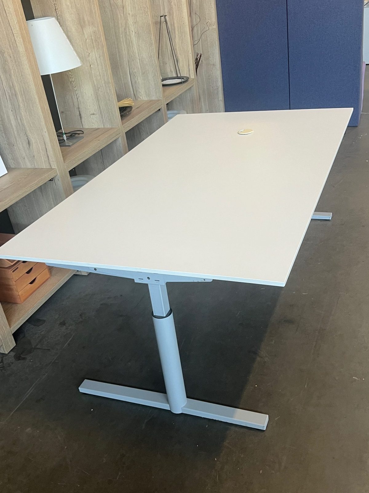 Gispen TM – Adjustable desk with crank and cable management – 200x120xH62-86 cm, ST04323 - Image 5