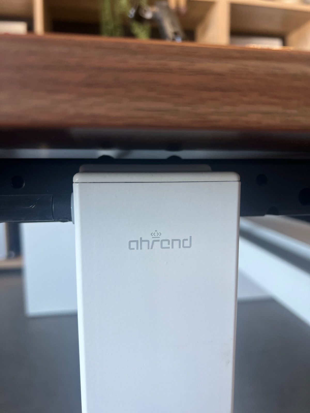 Ahrend – Adjustable duo-desk with crank, Ergotron monitor arm, acoustic panel ( NEW FABRIC), cable management and power socket – 160x80xH62-86 cm, ST04332 - Image 14