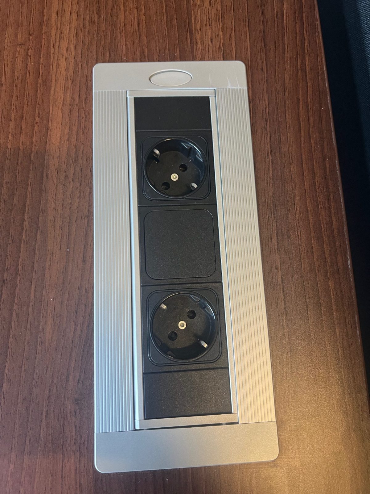 Ahrend – Adjustable duo-desk with crank, Ergotron monitor arm, acoustic panel ( NEW FABRIC), cable management and power socket – 160x80xH62-86 cm, ST04332 - Image 11