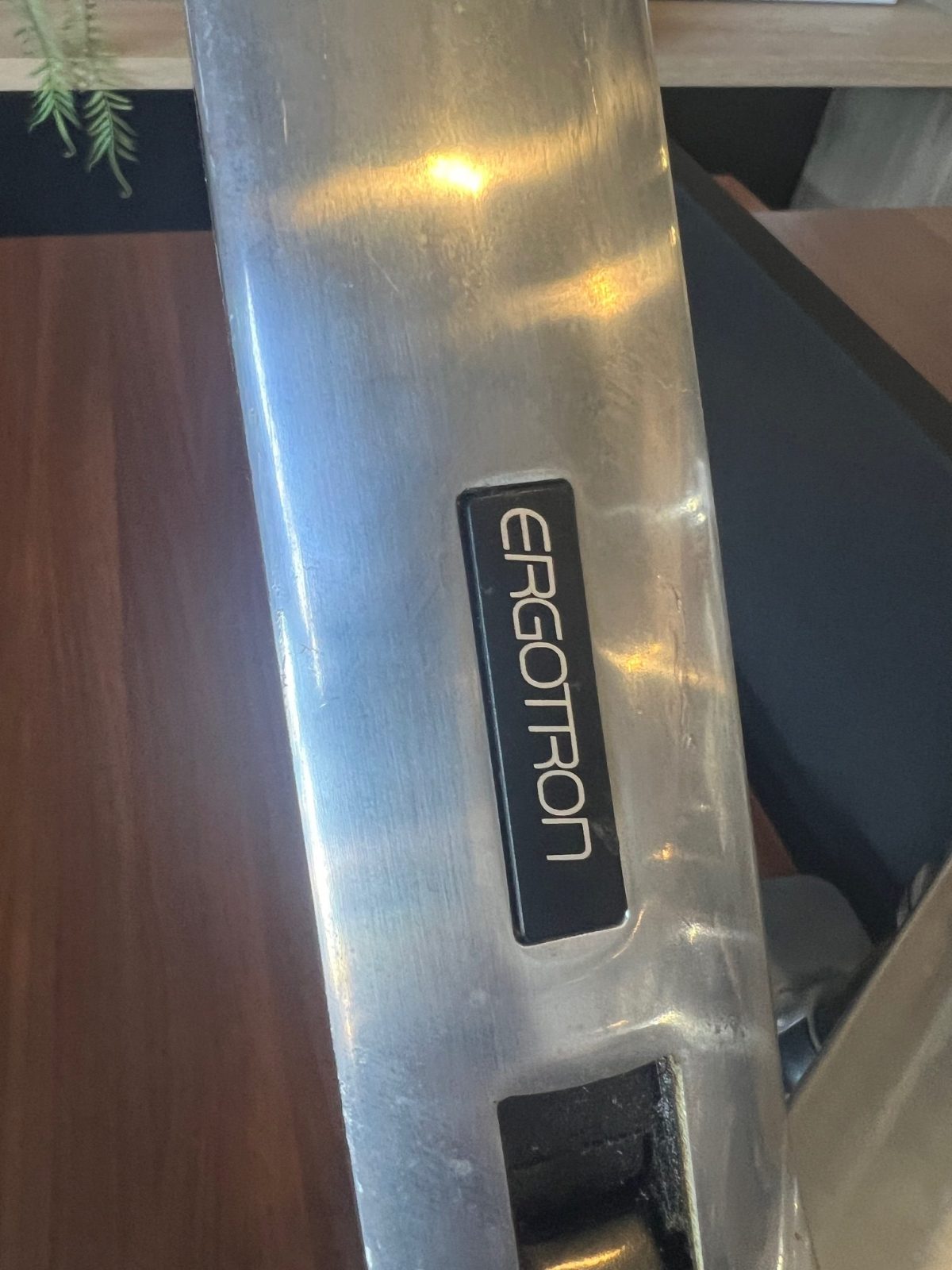 Ahrend – Adjustable duo-desk with crank, Ergotron monitor arm, acoustic panel ( NEW FABRIC), cable management and power socket – 160x80xH62-86 cm, ST04332 - Image 9