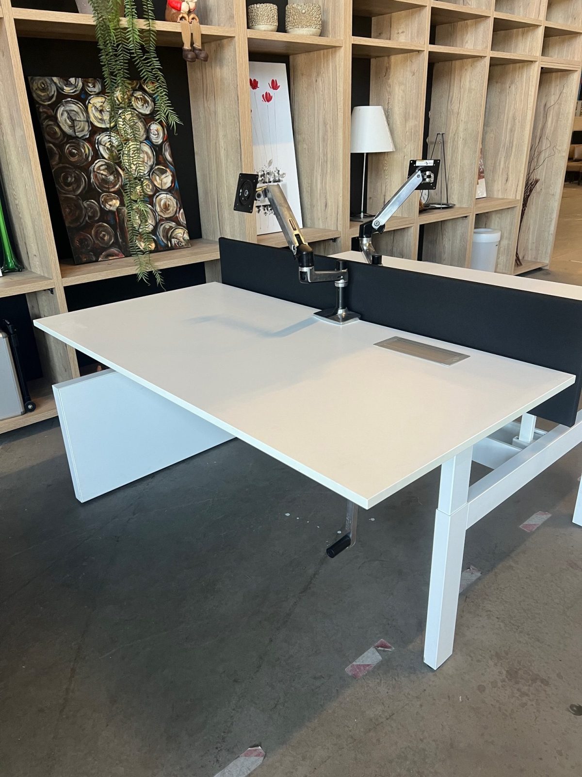 Ahrend – Adjustable duo-desk with crank, Ergotron monitor arm, acoustic panel ( NEW FABRIC), cable management and power socket – 160x80xH62-86 cm, ST04329 - Image 6