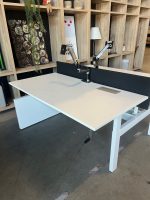 Ahrend – Adjustable duo-desk with crank, Ergotron monitor arm, acoustic panel ( NEW FABRIC), cable management and power socket – 160x80xH62-86 cm, ST04329 - Image 6