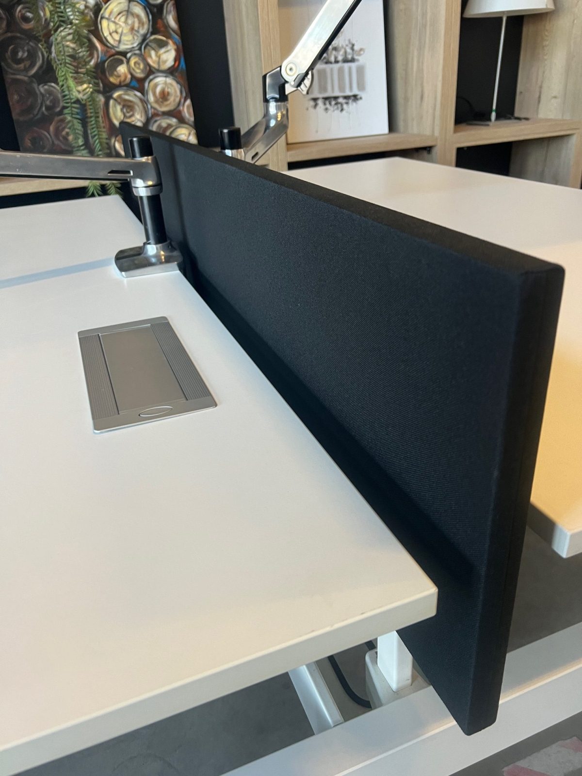 Ahrend – Adjustable duo-desk with crank, Ergotron monitor arm, acoustic panel ( NEW FABRIC), cable management and power socket – 160x80xH62-86 cm, ST04329 - Image 4