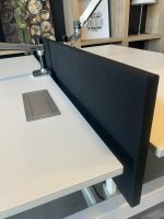 Ahrend – Adjustable duo-desk with crank, Ergotron monitor arm, acoustic panel ( NEW FABRIC), cable management and power socket – 160x80xH62-86 cm, ST04329 - Image 4