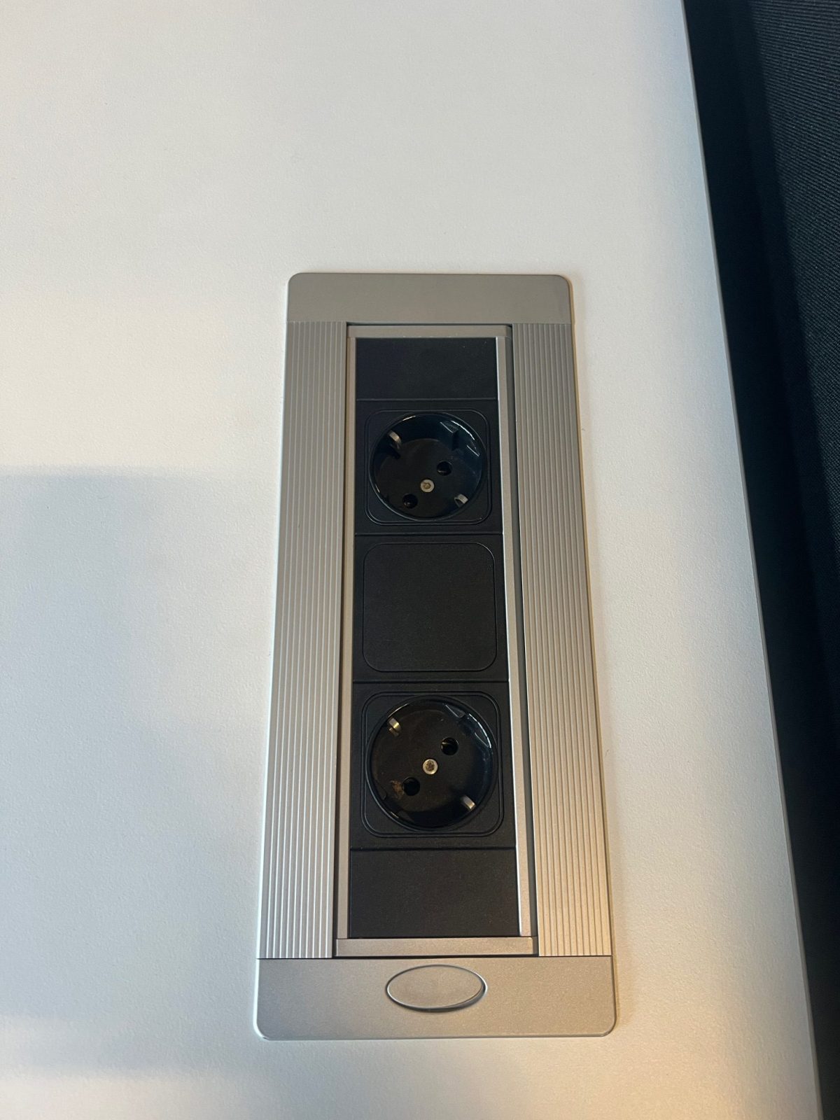 Ahrend – Adjustable duo-desk with crank, acoustic panel ( NEW FABRIC), cable management and power socket – 160x80xH62-86 cm, ST04330 - Image 7