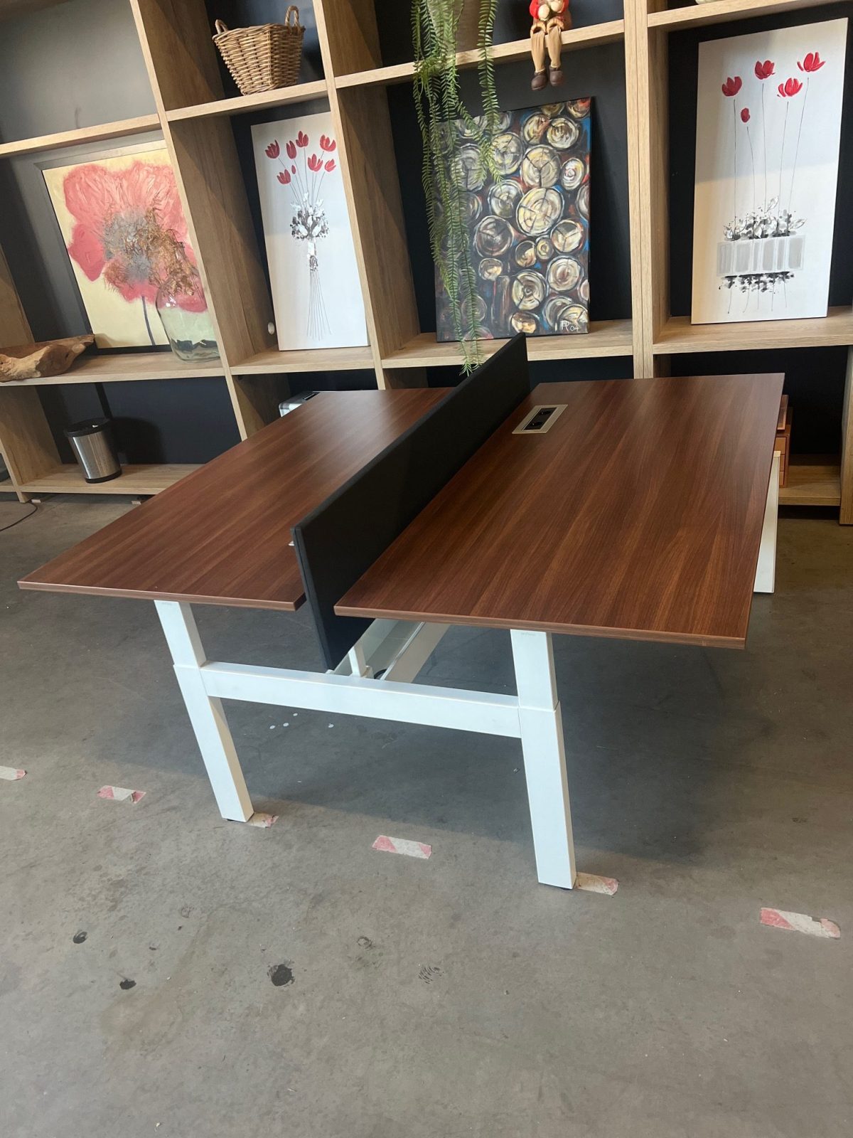 Ahrend – Adjustable duo-desk with crank, acoustic panel ( NEW FABRIC), cable management and power socket – 160x80xH62-86 cm, ST04327 - Image 2