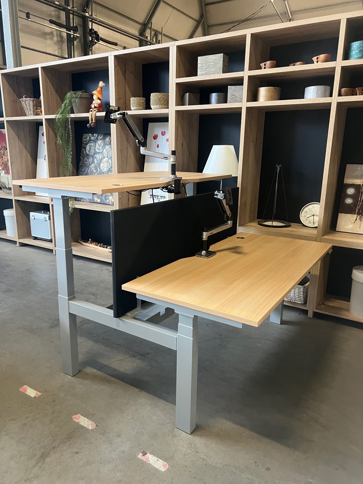 Voortman – Electric sit-stand duo-desk with cable management, Ergotron monitor arm, acoustic panel ( NEW FABRIC) – 160x76xH65-125 cm, ST04376 - Image 3