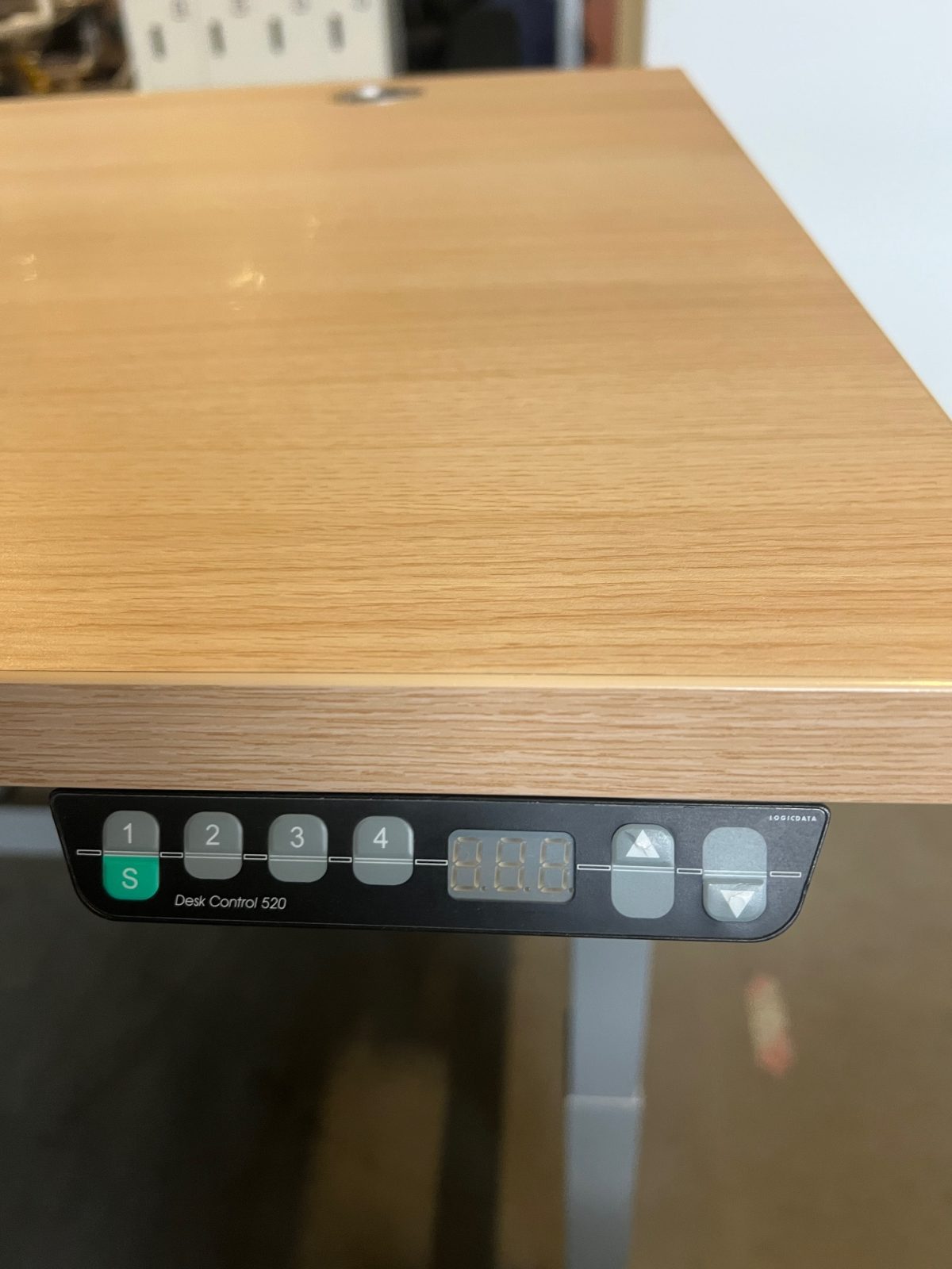 Voortman – Electric sit-stand duo-desk with cable management, Ergotron monitor arm, acoustic panel ( NEW FABRIC) – 160x76xH65-125 cm, ST04376 - Image 4