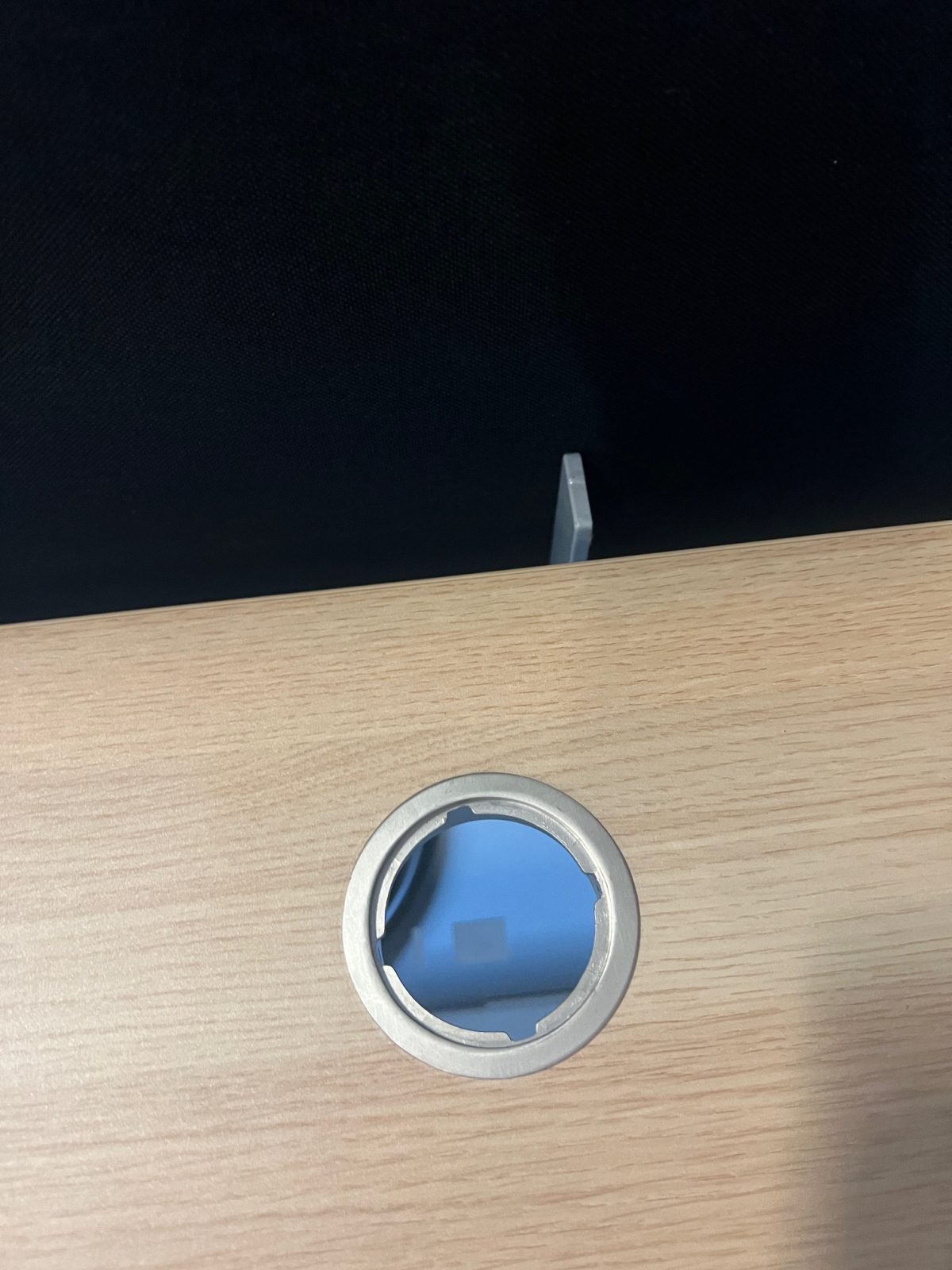 Voortman – Electric sit-stand duo-desk with cable management, Ergotron monitor arm, acoustic panel ( NEW FABRIC) – 160x76xH65-125 cm, ST04376 - Image 7