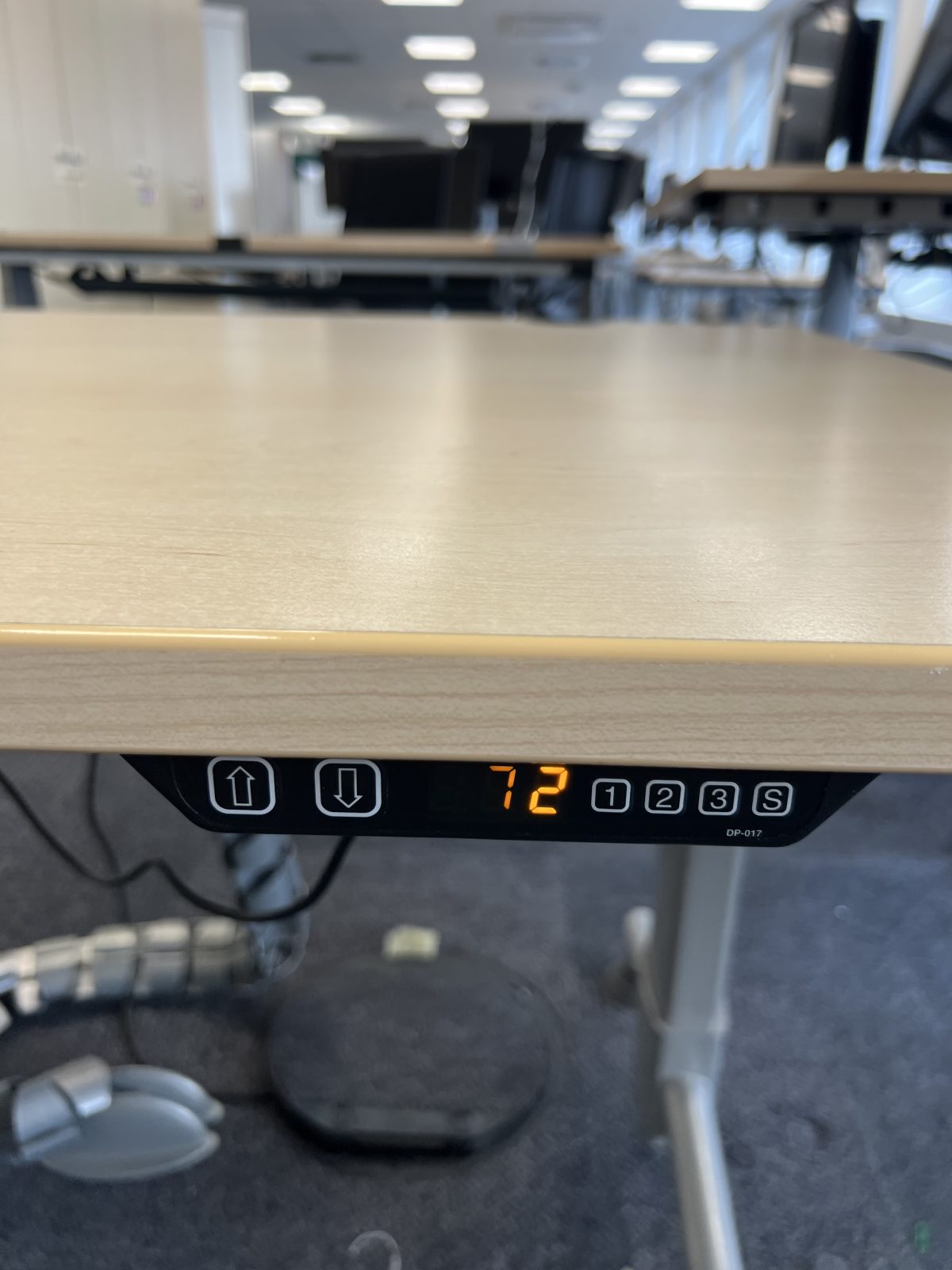 Electric sit-stand desk with cable management and display with memory – 160x80x72-138 cm, ST04419 - Image 6