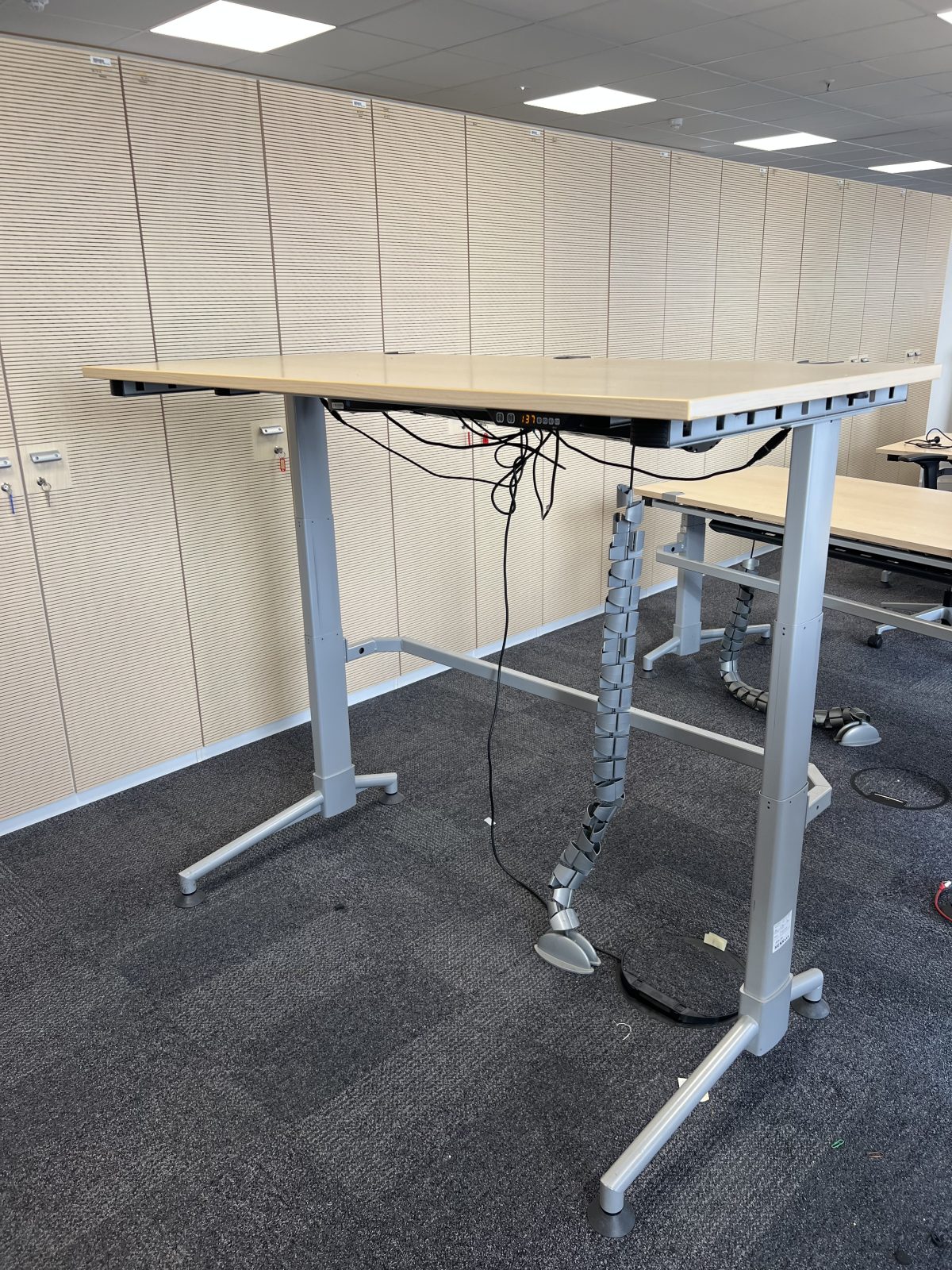 Electric sit-stand desk with cable management and display with memory – 160x80x72-138 cm, ST04419 - Image 16