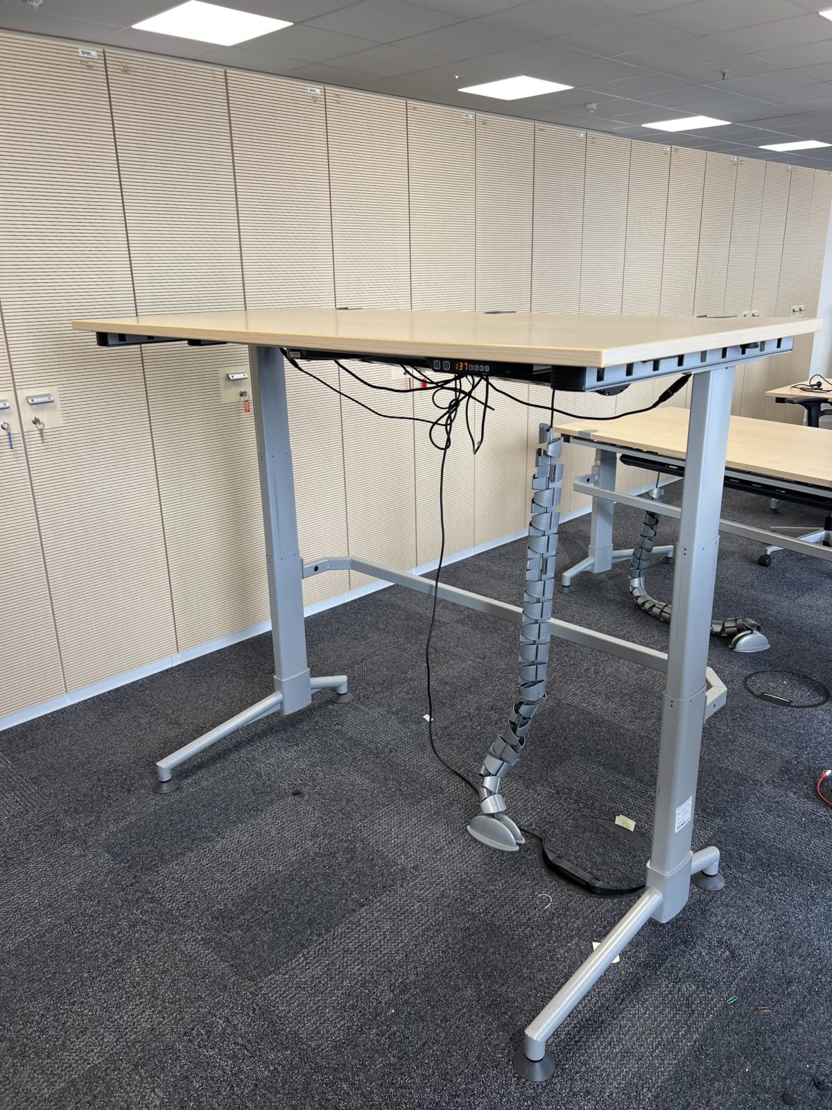 Electric sit-stand desk with cable management and display with memory – 160x80x72-138 cm, ST04419 - Image 10