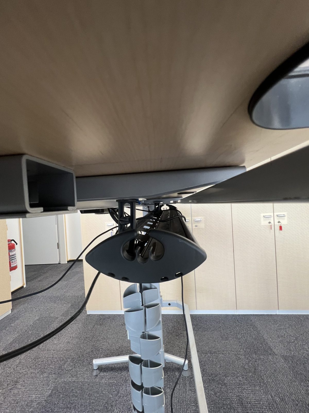 Electric sit-stand desk with cable management and display with memory – 160x80x72-138 cm, ST04419 - Image 6