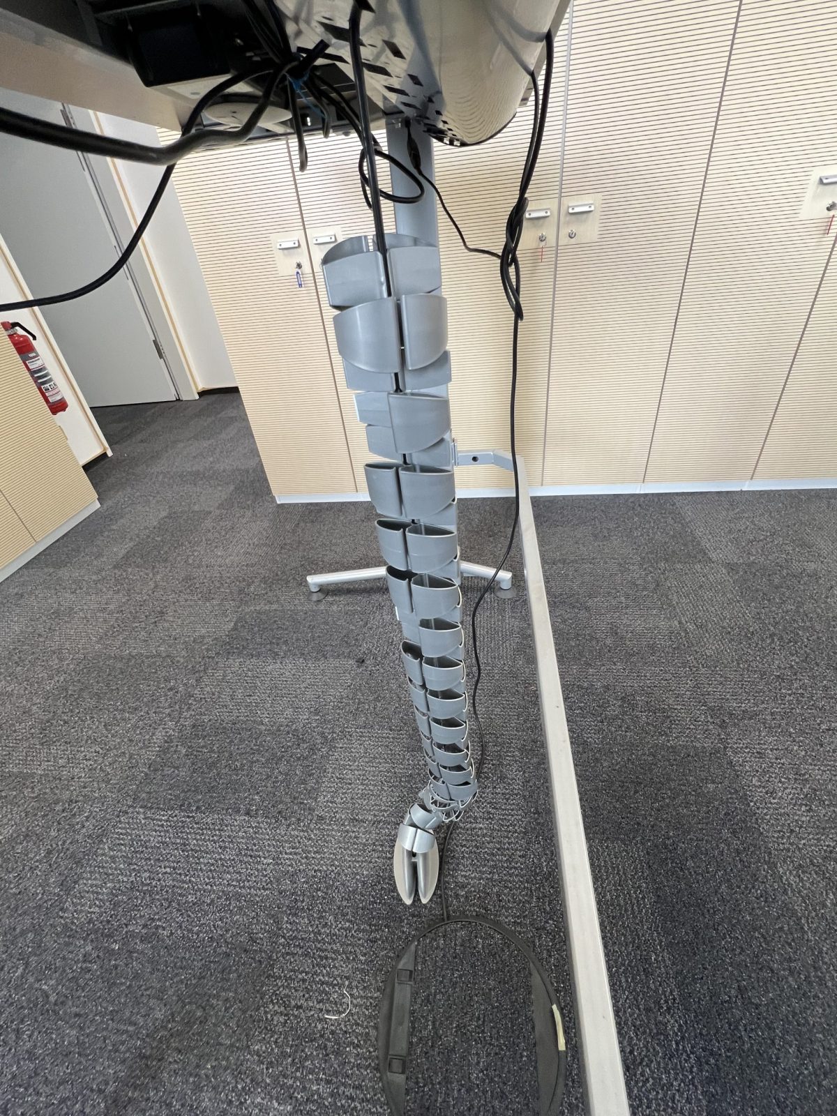 Electric sit-stand desk with cable management and display with memory – 160x80x72-138 cm, ST04419 - Image 5