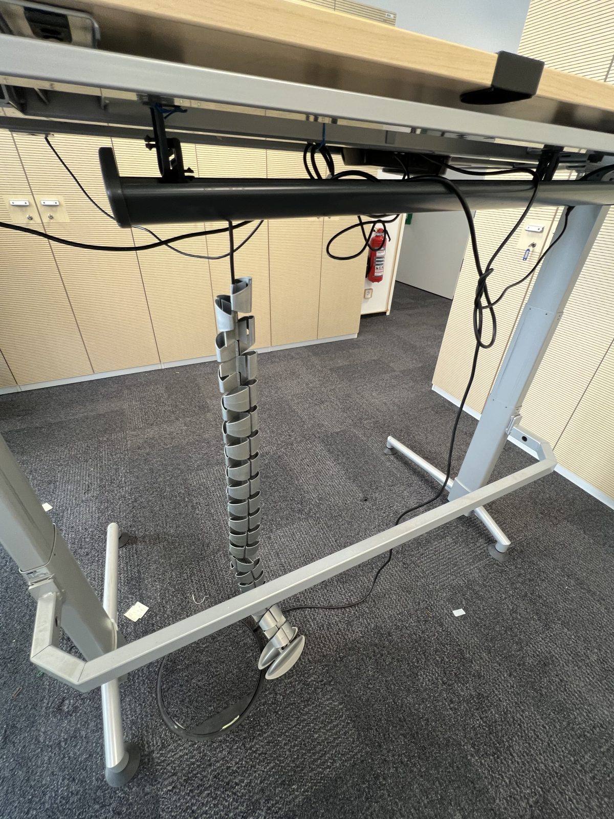 Electric sit-stand desk with cable management and display with memory – 160x80x72-138 cm, ST04419 - Image 8